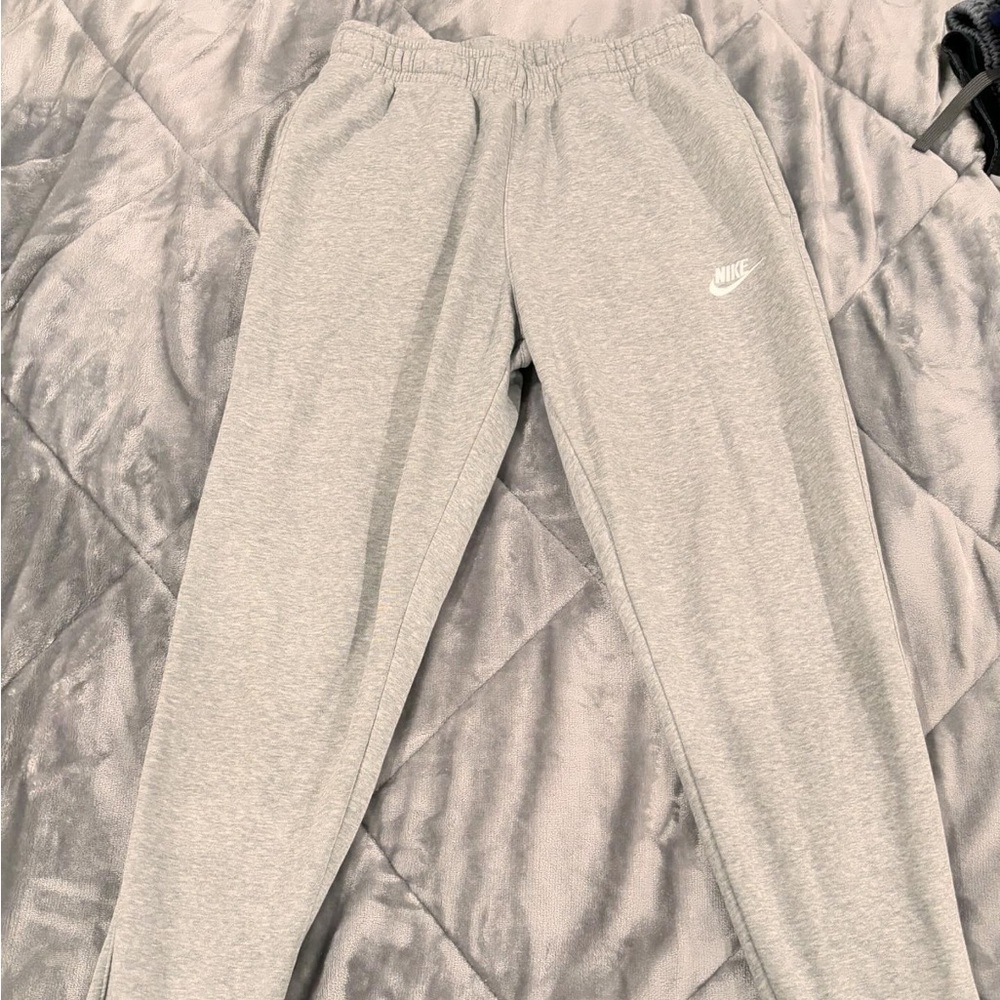 Grey jogging